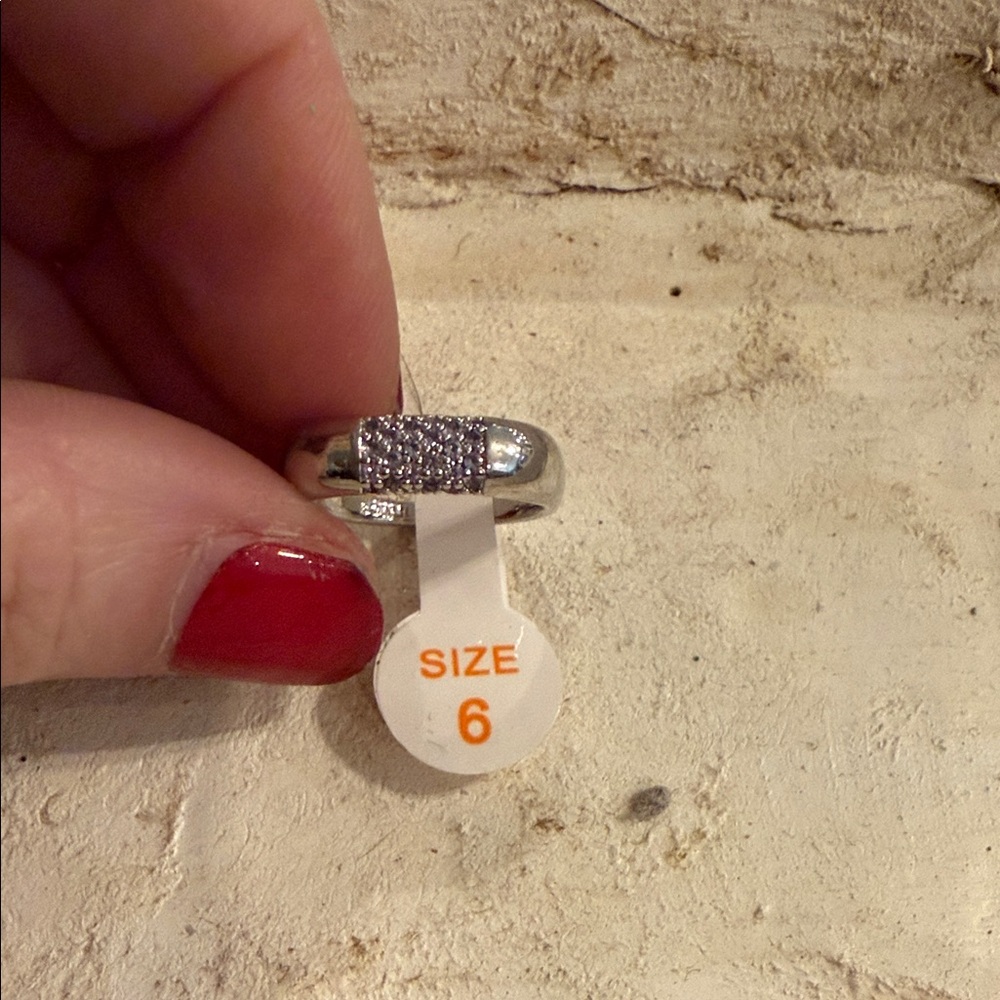 Size 6 Bomb Party Ring- no bag